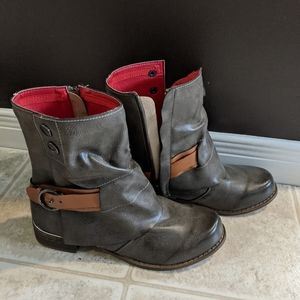 Grey winter boots